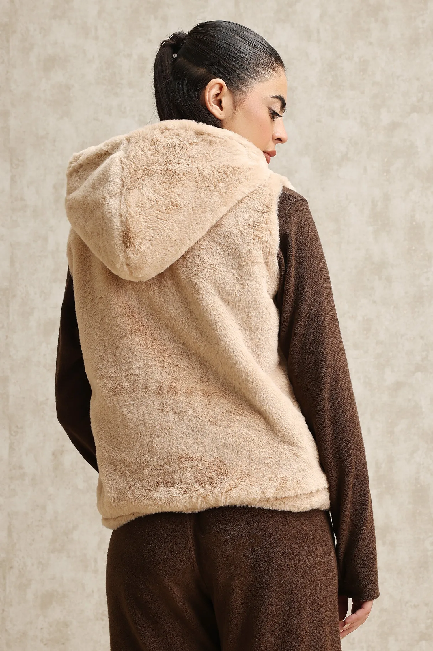 COZY SLEEVELESS FUR JACKET-KHAKI